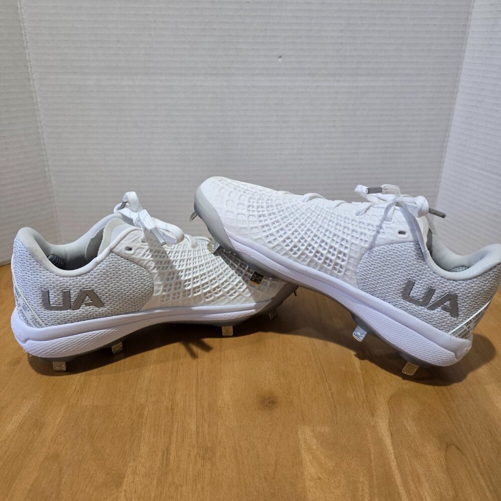 Under Armour Women's Microtips Plush Pocket Metal Cleats‎ White Sz 7.5 NWOT - Picture 4 of 7